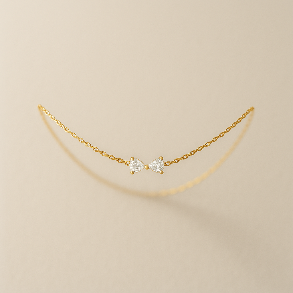 Nœud Élégant – Pulseira Dourada com Laço de Zircôn