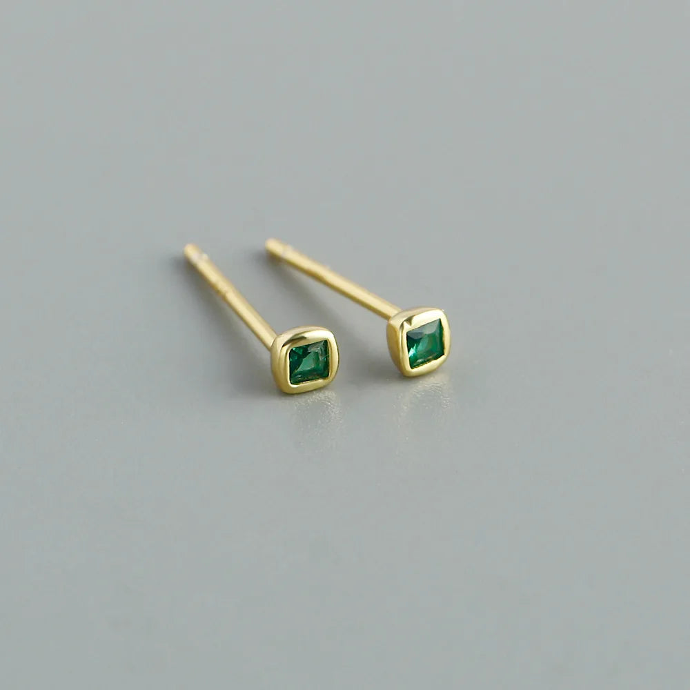Par de brincos dourados com zircônia verde banhados a ouro, Loja Simplicité