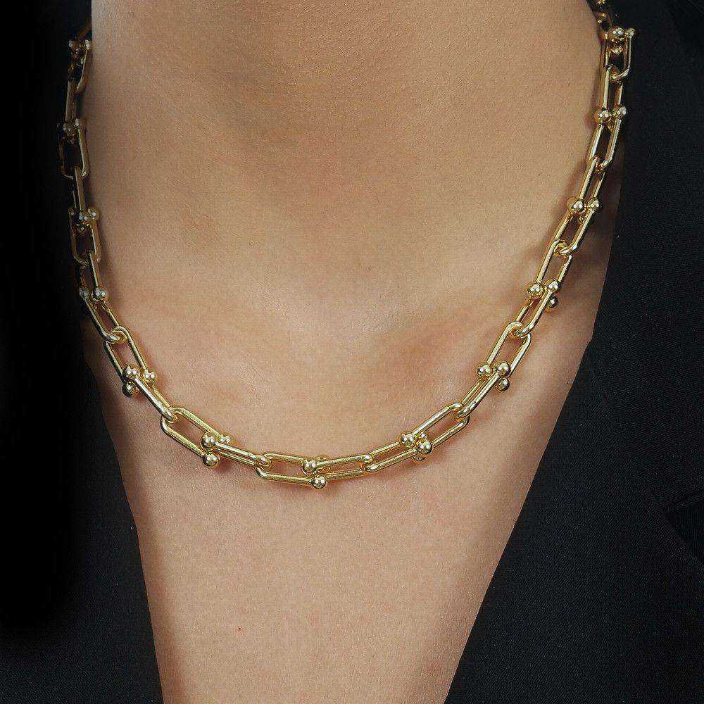 Colar choker dourado Maillon Doré Simplicité em detalhe