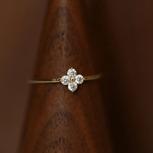 Anel Dourado Flor Zircônia – Fleur Étincelante Simplicité