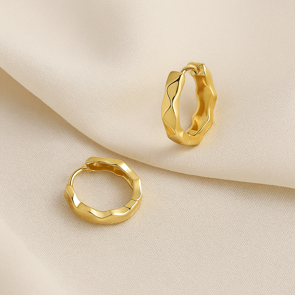Ondée – Brinco de Argola com Curvas Orgânicas Dourado