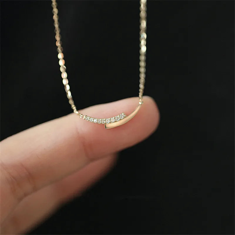 Colar Prata 925 Pingente Pavê Cristal Cruzado Banhado Ouro – Croisée Brillante Simplicité