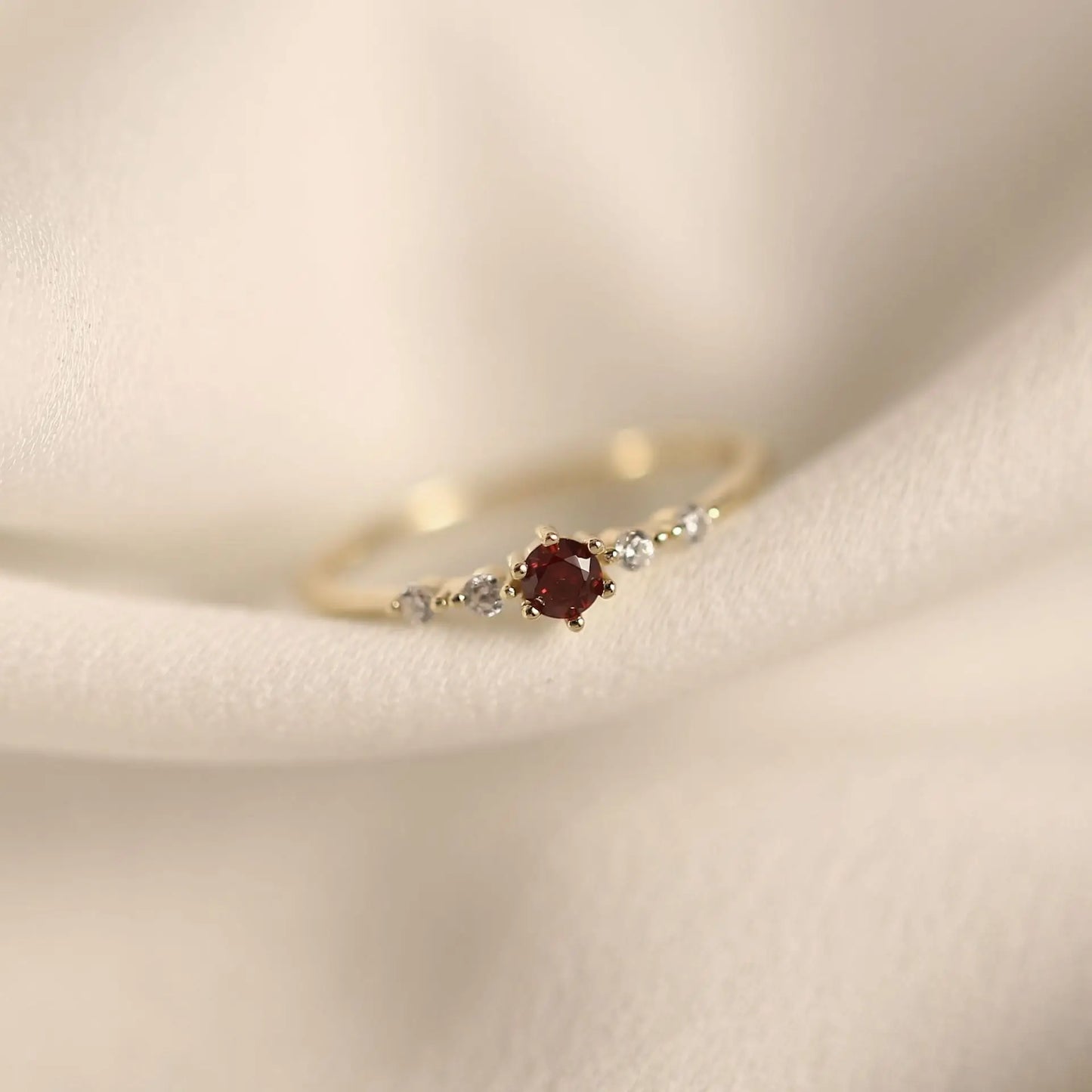 Anel Dourado Cristal Vermelho Prata 925 – Rubis d'Amour Simplicité