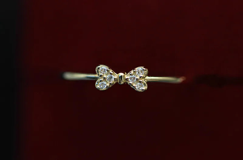 Anel Dourado Laço Zircônia – Nœud Brillant Simplicité