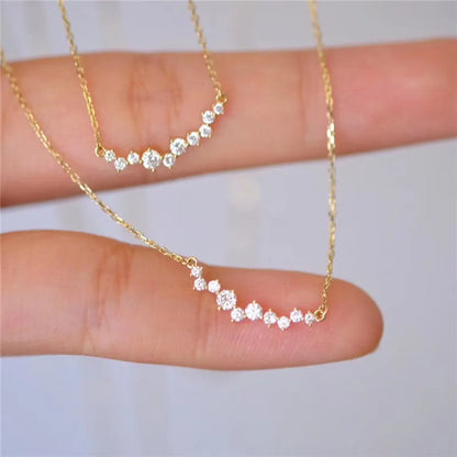 Colar dourado delicado com pingente cravejado, banho de ouro 14K - Loja Simplicité