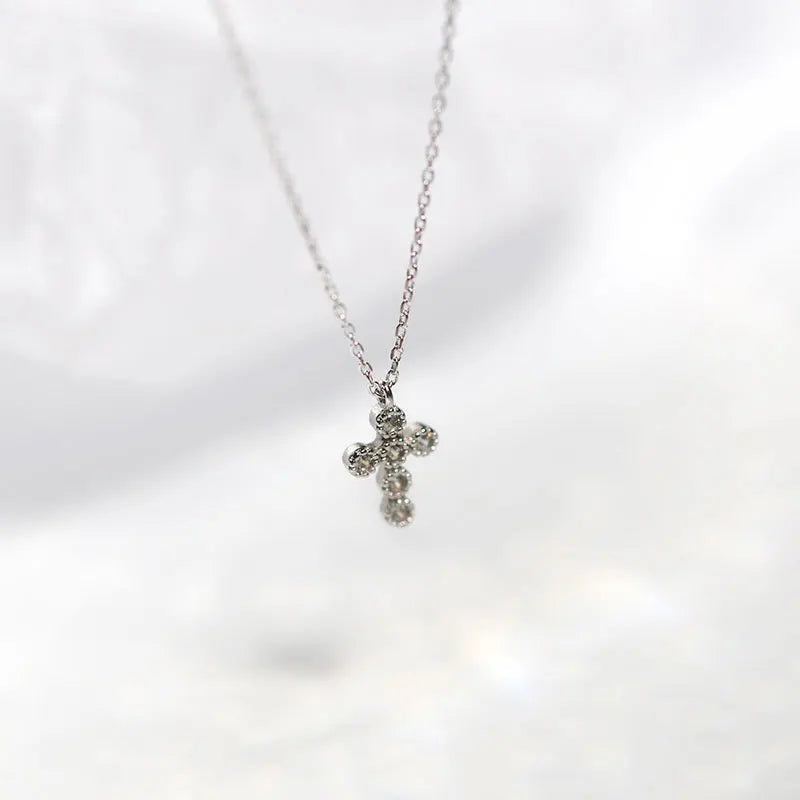 Colar Pingente Cruz Cristal Pavê Prata 925 – Croix Lumineuse Simplicité