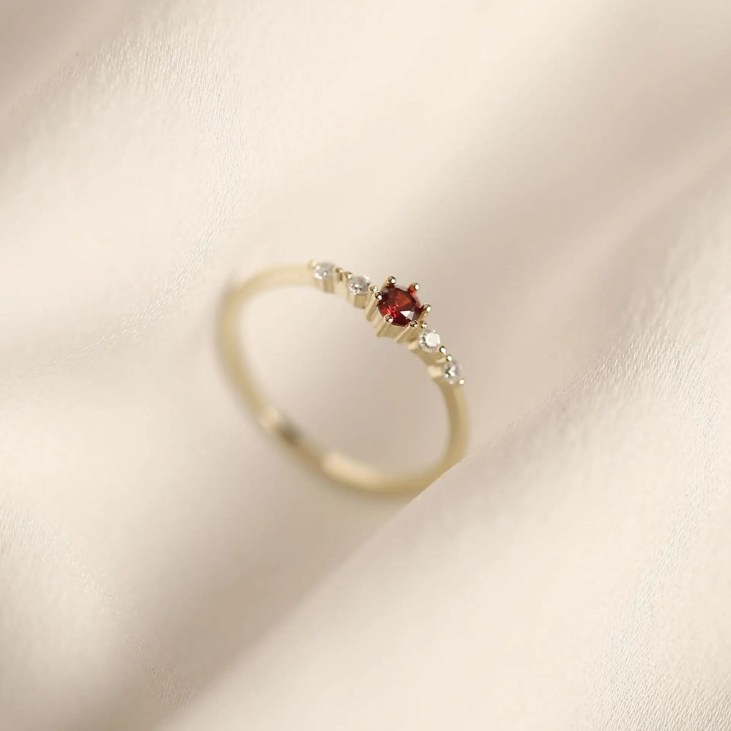Anel Dourado Cristal Vermelho Prata 925 – Rubis d'Amour Simplicité