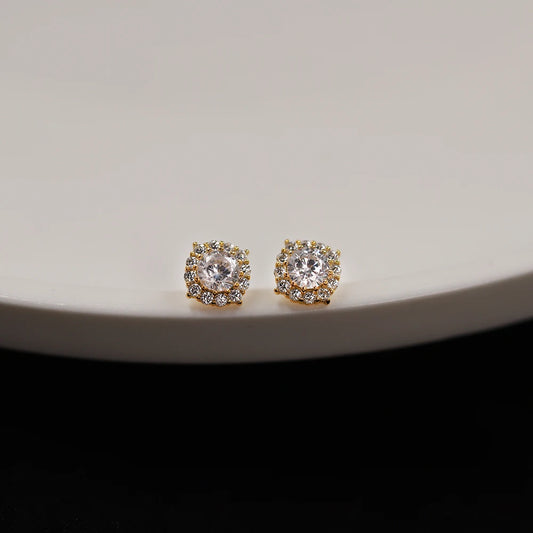 Brinco dourado quadrado cravejado de zircônias em prata 925 banhada a ouro 14K - Loja Simplicité