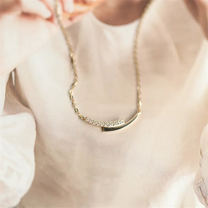 Colar Prata 925 Pingente Pavê Cristal Cruzado Banhado Ouro – Croisée Brillante Simplicité