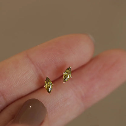 Brinco dourado zircônia verde oliva navette, prata 925 banhada a ouro 14K, Loja Simplicité