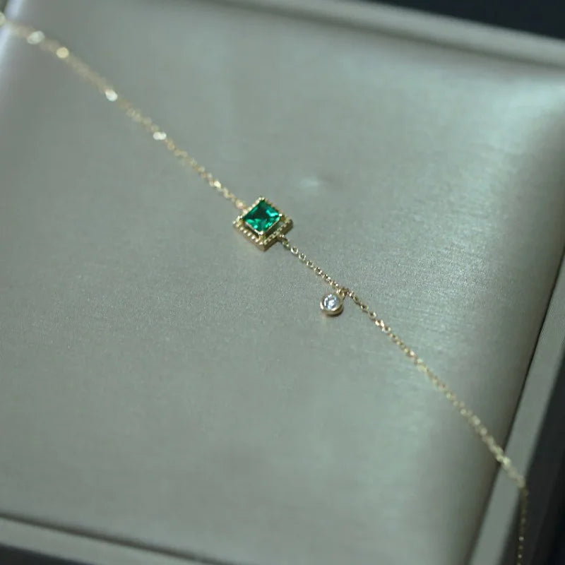 Pulseira dourada Émeraude Délicate com pedras verde esmeralda - Loja Simplicité