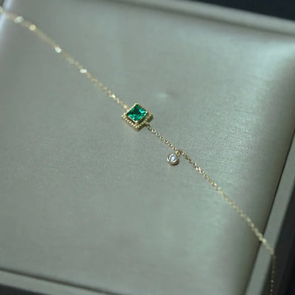 Pulseira dourada Émeraude Délicate com pedras verde esmeralda - Loja Simplicité