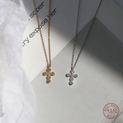 Colar Pingente Cruz Cristal Pavê Prata 925 – Croix Lumineuse Simplicité