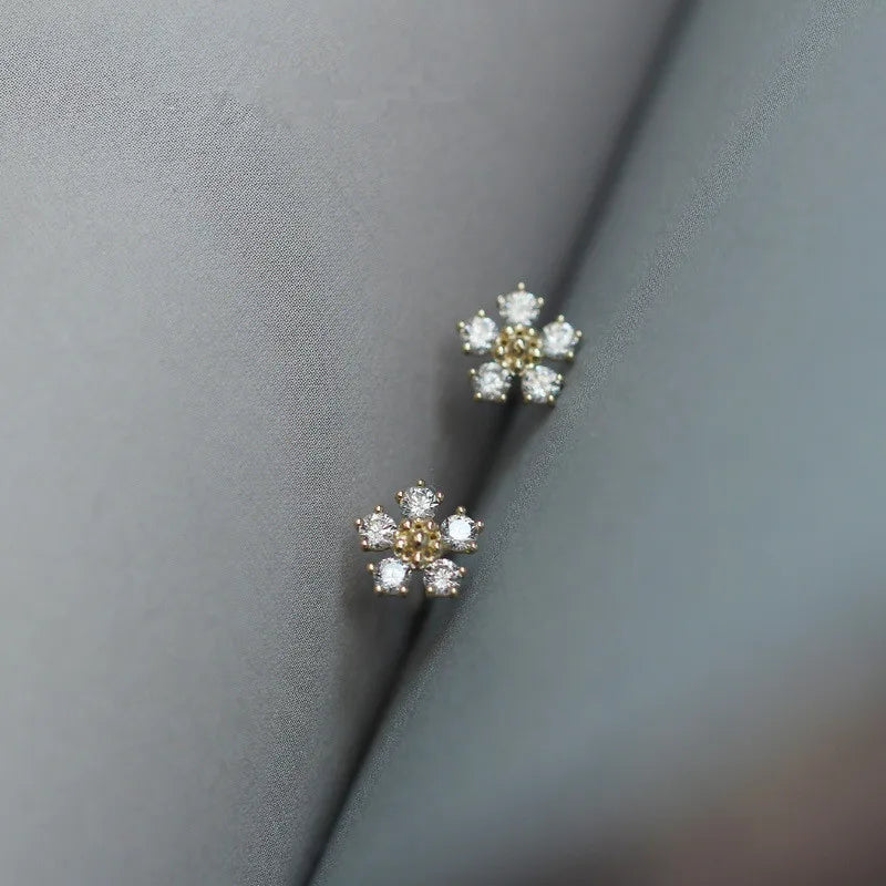 Brinco Dourado Flor Boho Zircônias Prata 925 – Fleur Bohème Simplicité