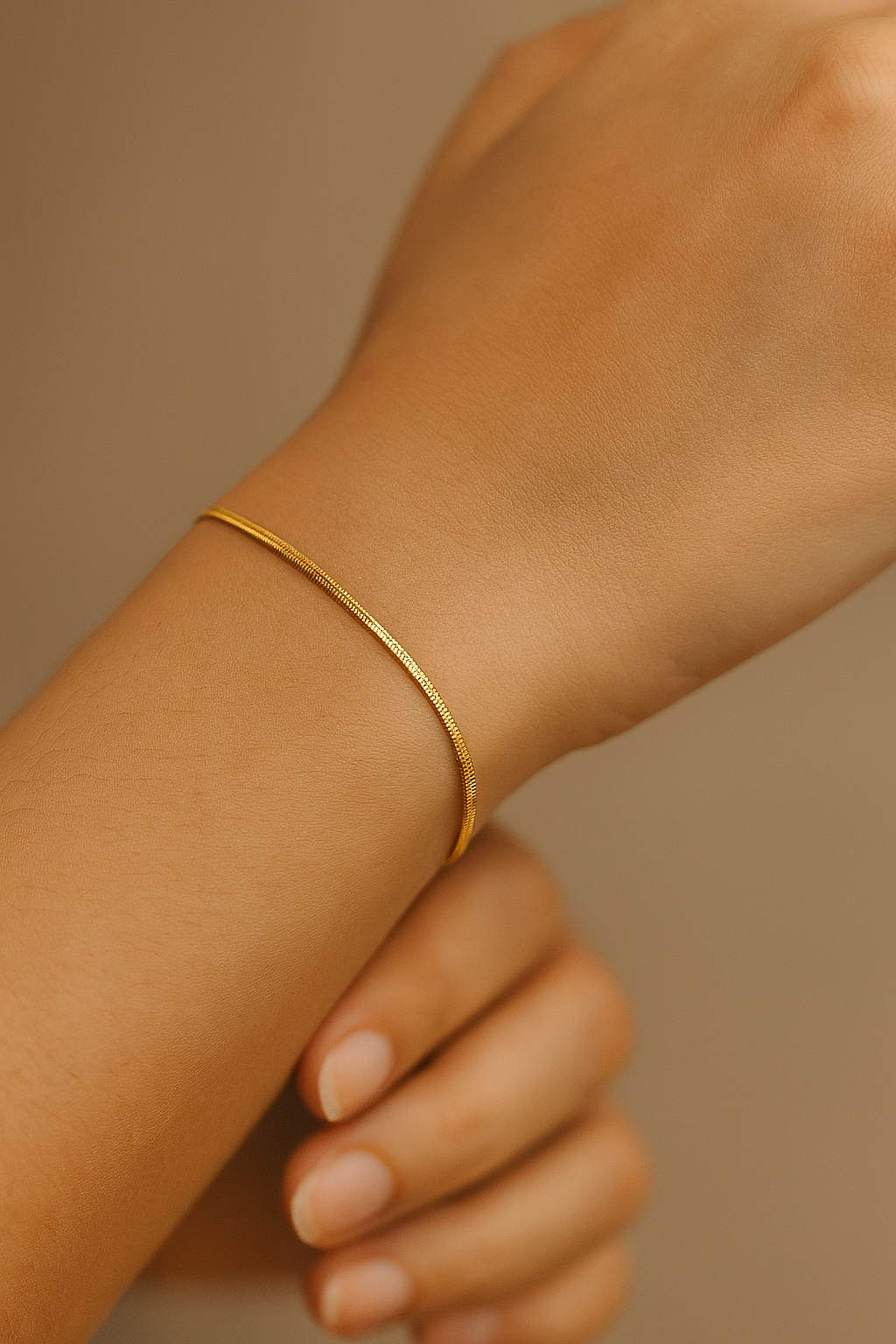 Ligne Fine – Pulseira Dourada Minimalista