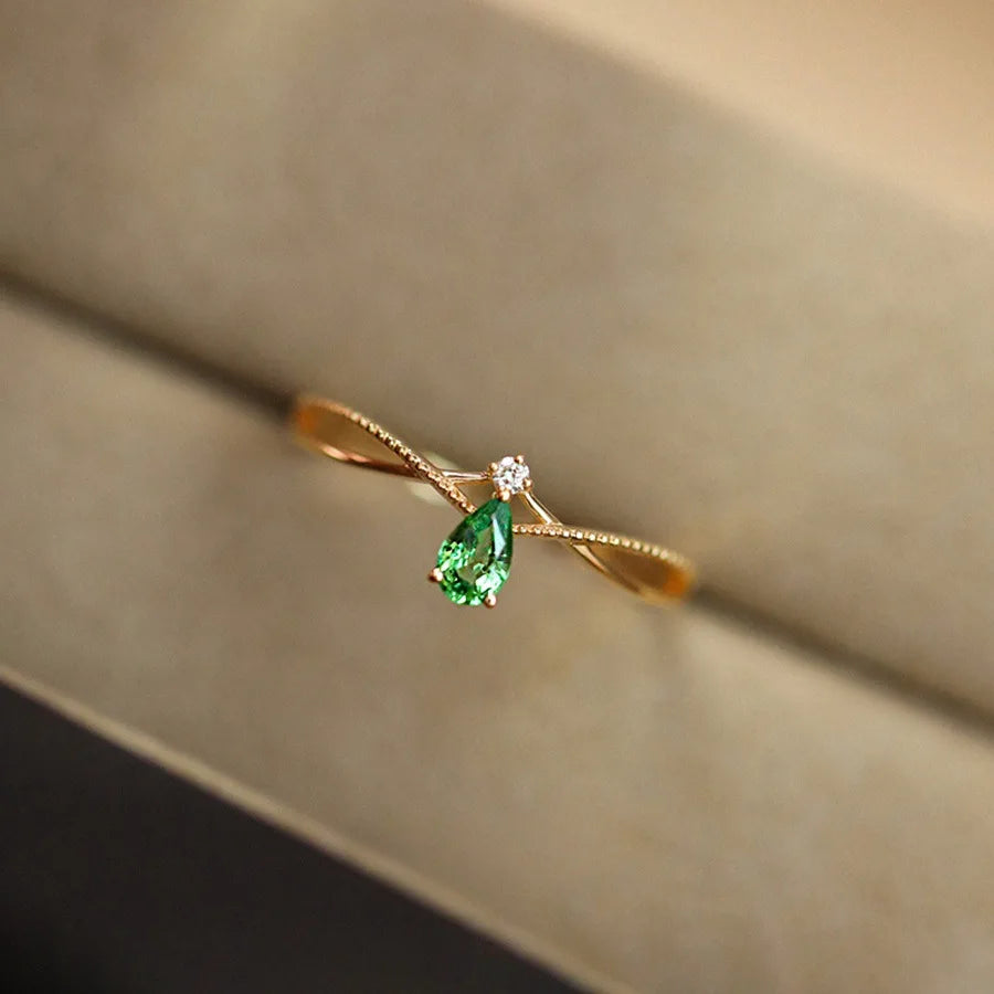 Anel Dourado Gota Verde Zircônia Prata 925 – Goutte Émeraude Simplicité