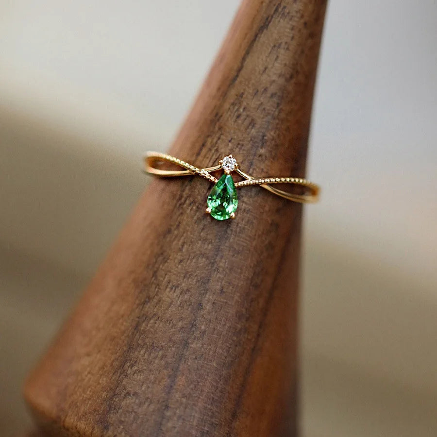 Anel Dourado Gota Verde Zircônia Prata 925 – Goutte Émeraude Simplicité