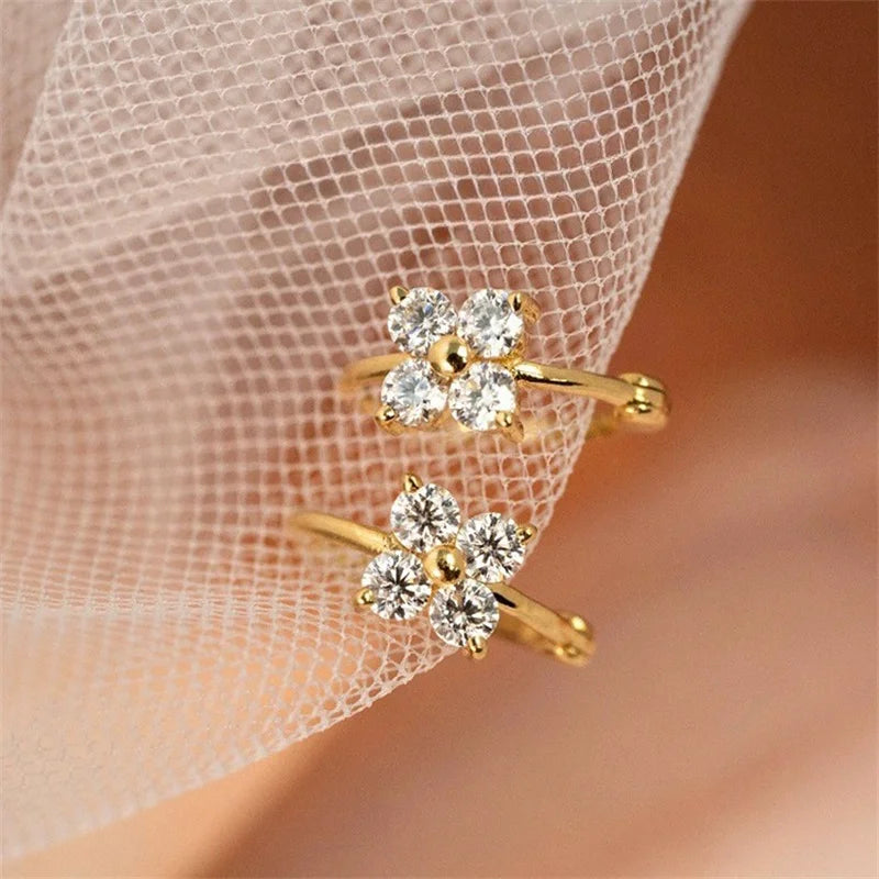 Brinco Flor de Zircônia Banhado a Ouro 18K – Fleur Zircone Simplicité