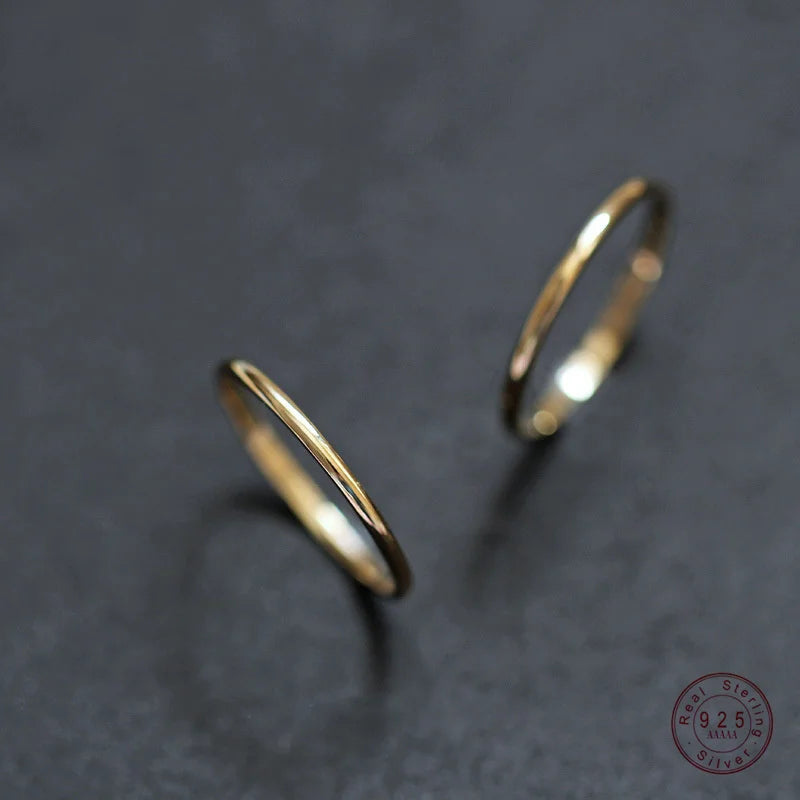 Anel Dourado Fino Minimalista Prata 925 – Ligne d'Or Simplicité