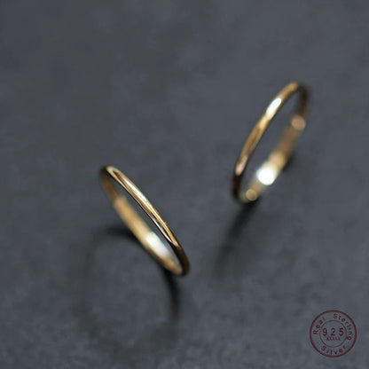 Anel Dourado Fino Minimalista Prata 925 – Ligne d'Or Simplicité