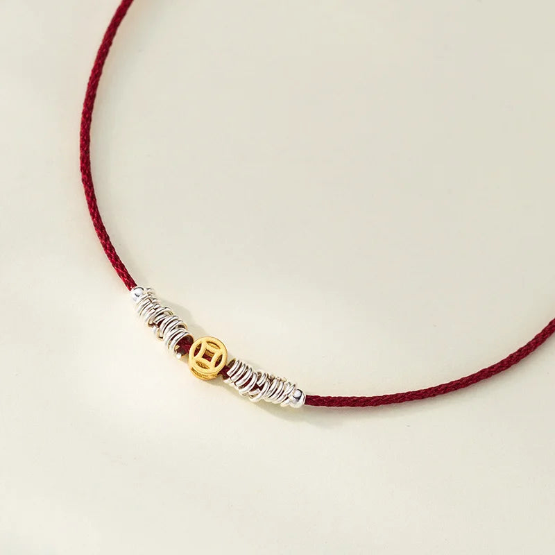 Pulseira charm vermelha com contas douradas - Loja Simplicité