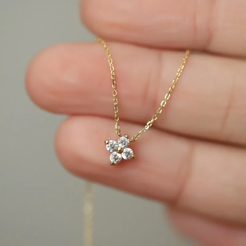 Colar dourado flor de zircônia em prata 925 banhada a ouro 14K - Loja Simplicité