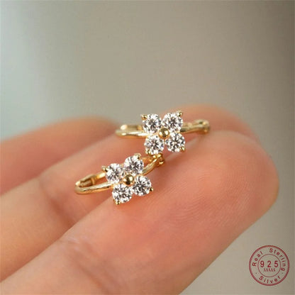 Brinco Flor de Zircônia Banhado a Ouro 18K – Fleur Zircone Simplicité