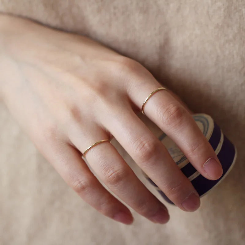 Anel Dourado Fino Minimalista Prata 925 – Ligne d'Or Simplicité