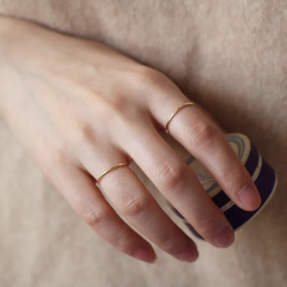 Anel Dourado Fino Minimalista Prata 925 – Ligne d'Or Simplicité