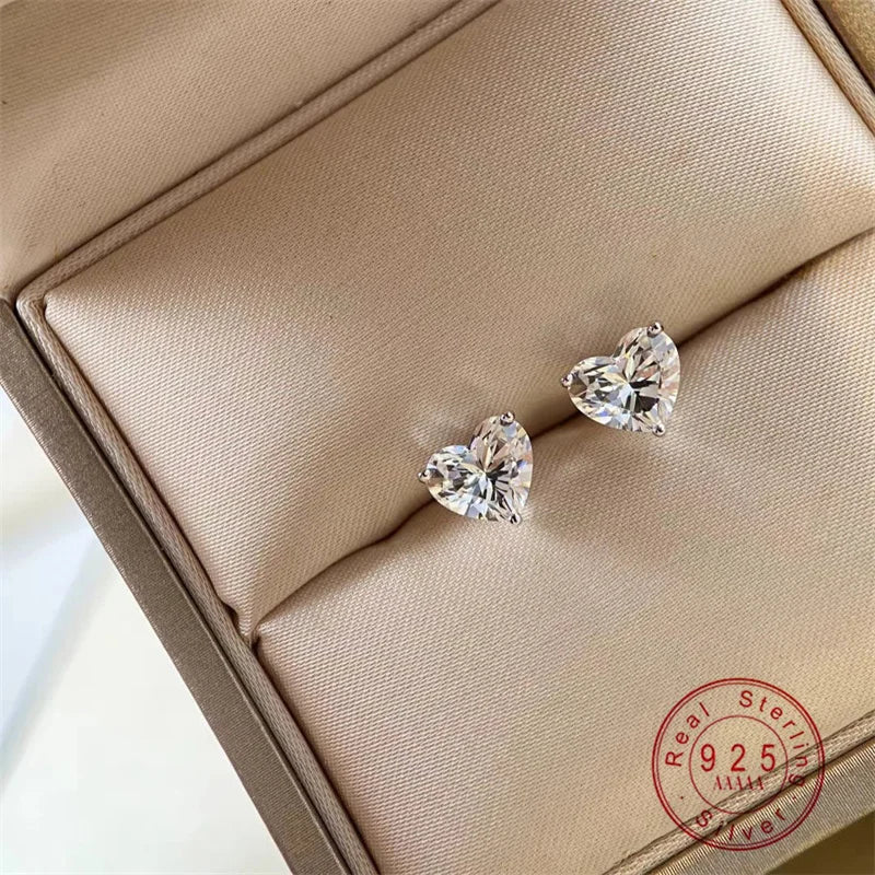 Brinco Dourado Coração Zircônias Prata 925 – Coeur Brillant Simplicité