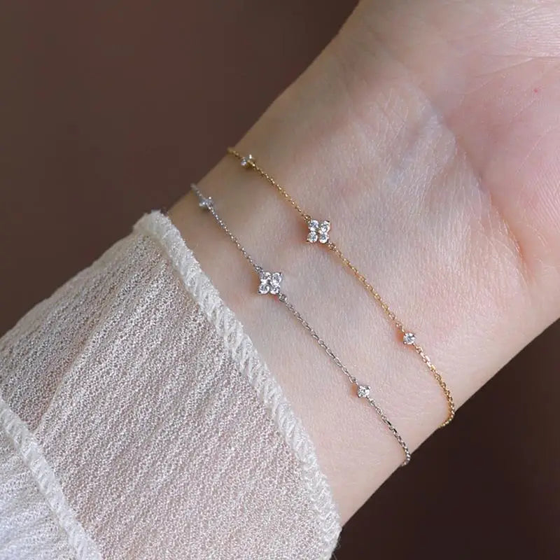 Pulseira Dourada Flor Zircônias Prata 925 – Fleur Précieuse Simplicité