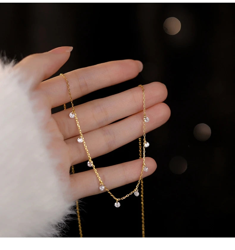 Colar dourado de zircônias com brilho intenso – Loja Simplicité
