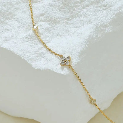 Pulseira Dourada Flor Zircônias Prata 925 – Fleur Précieuse Simplicité