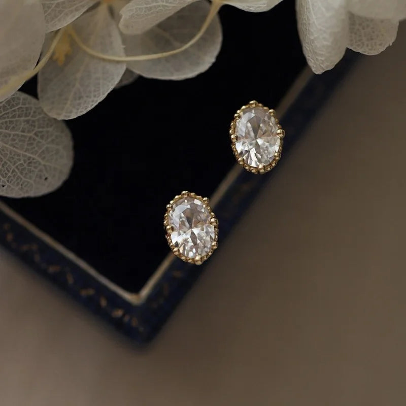 Brinco Dourado Oval Zircônia – Ovale Rétro Brillant Simplicité