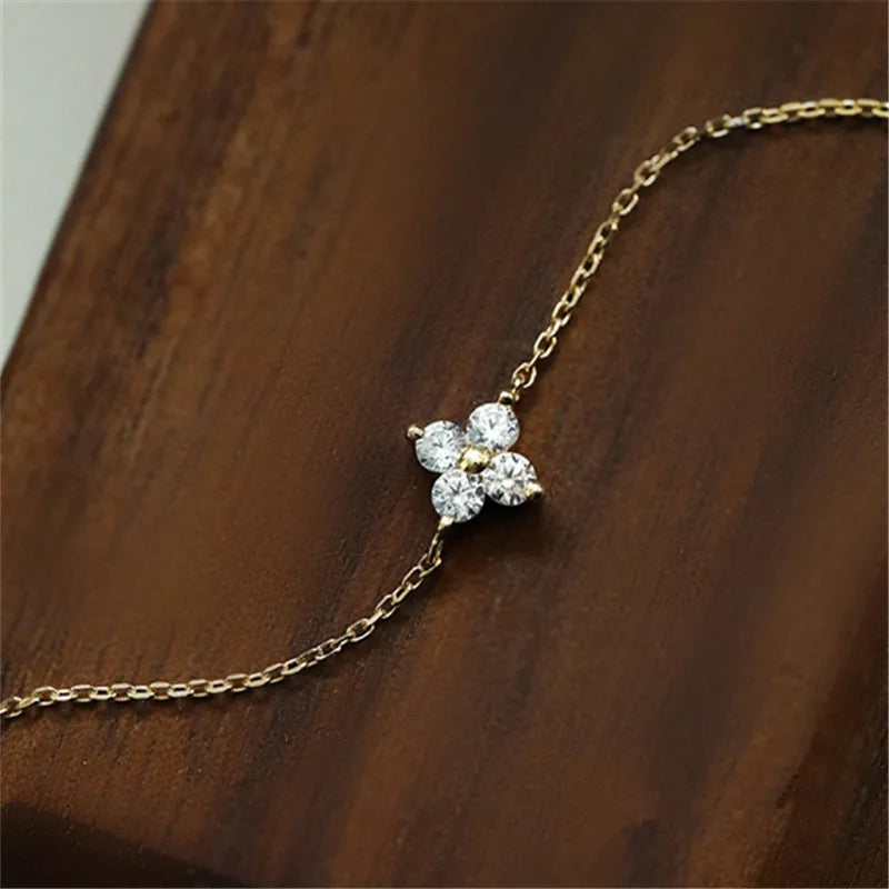 Pulseira dourada com flor de zircônia em destaque, prata 925, Loja Simplicité