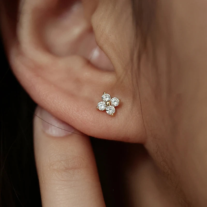 Brinco Ponto Flor Zircônia Incrustada Prata 925 – Fleur Délicate Simplicité