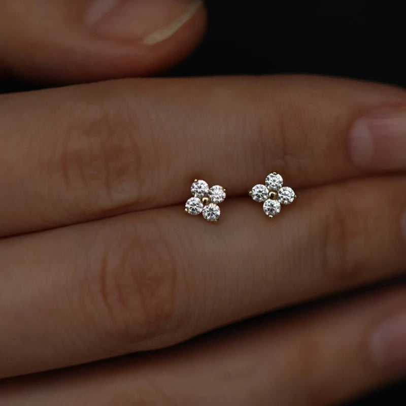 Brinco Ponto Flor Zircônia Incrustada Prata 925 – Fleur Délicate Simplicité