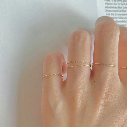 Anel Fino Minimalista Prata 925 – Fil Élégant Simplicité