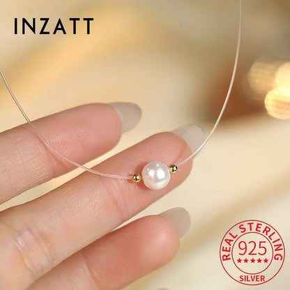 Detalhe do colar dourado de pérola com contas douradas – Loja Simplicité