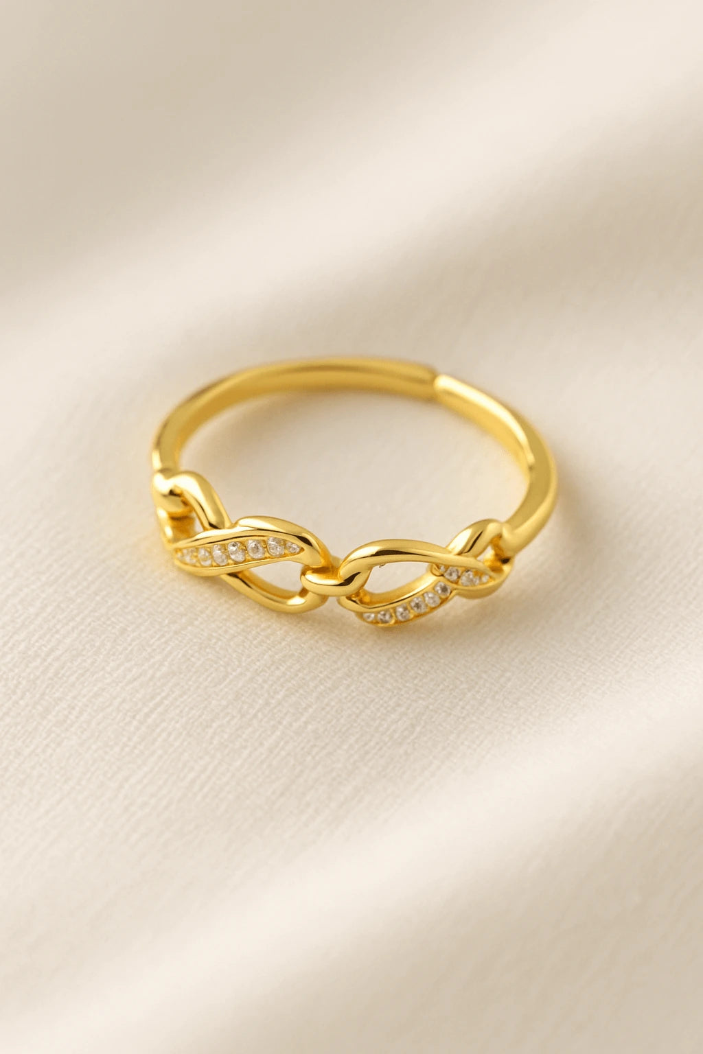 Anel dourado símbolo infinito e zircônia em Prata 925 Simplicité