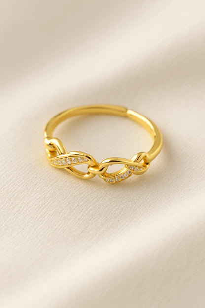 Anel dourado símbolo infinito e zircônia em Prata 925 Simplicité