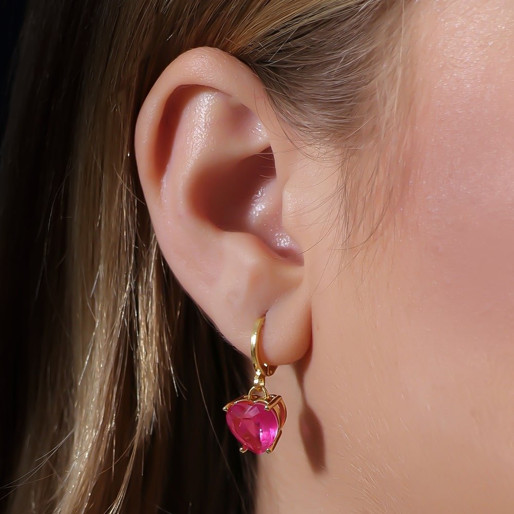 Brinco dourado Petit Cœur Rose Simplicité em detalhe
