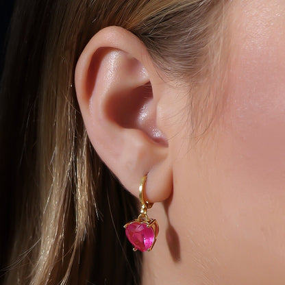 Brinco dourado Petit Cœur Rose Simplicité em detalhe