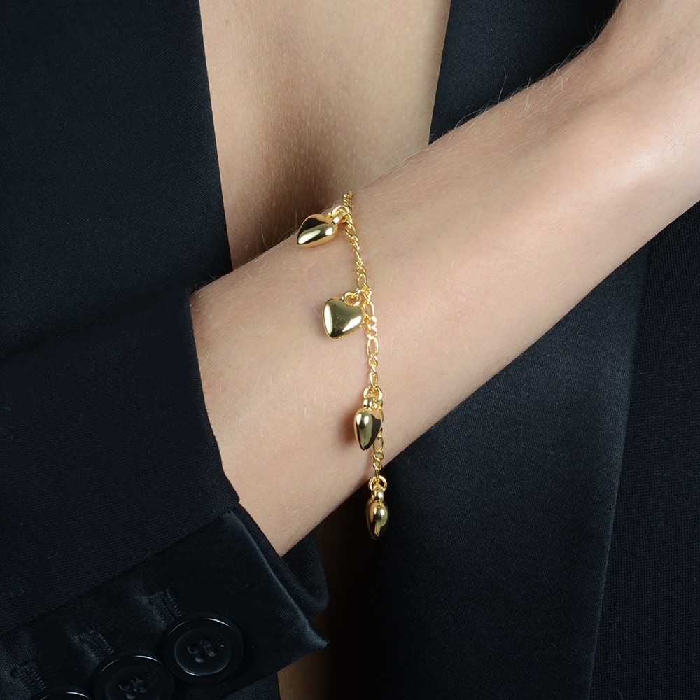 Pulseira dourada Cœurs Suspendus Simplicité em detalhe