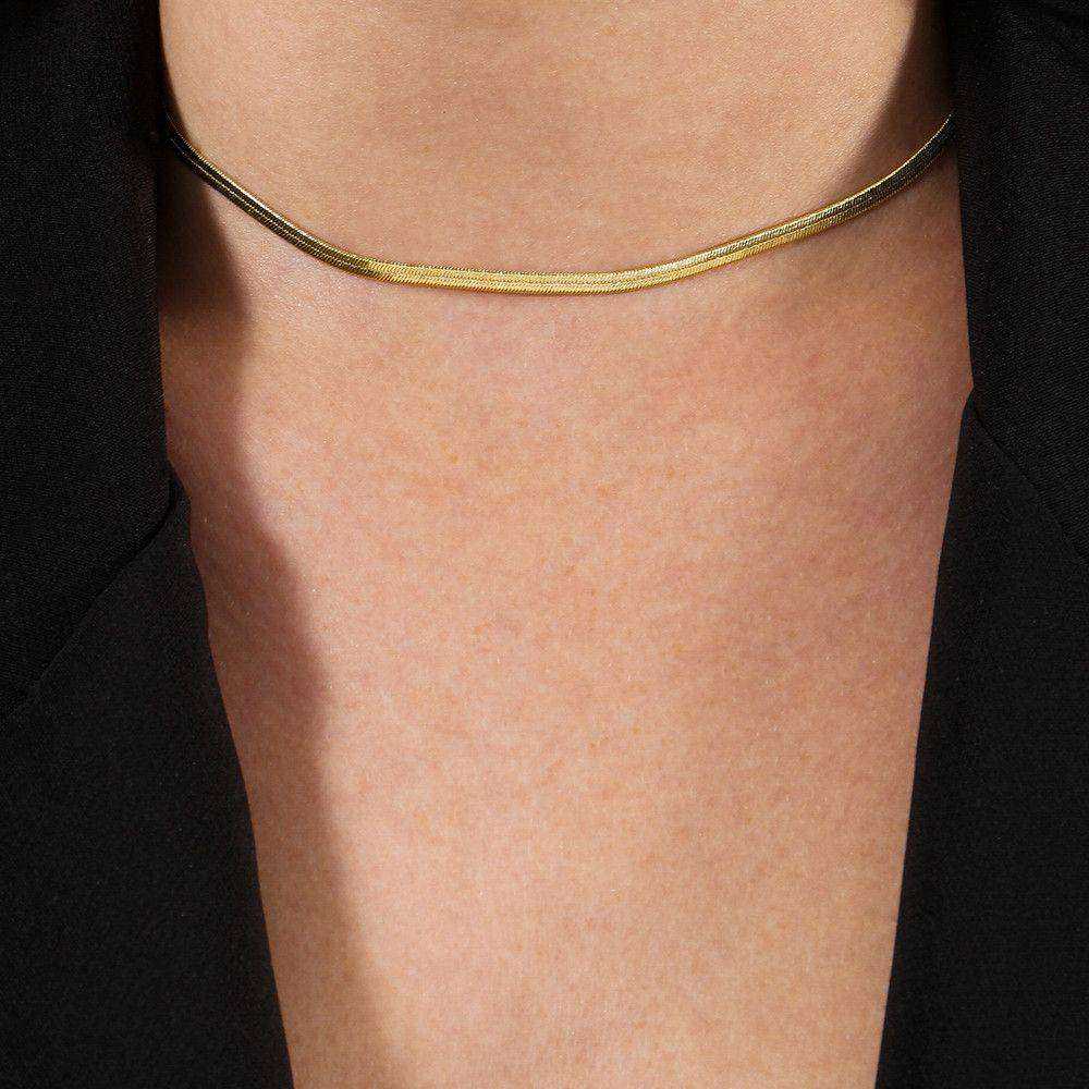 Colar choker dourado Ruban Simplicité em detalhe