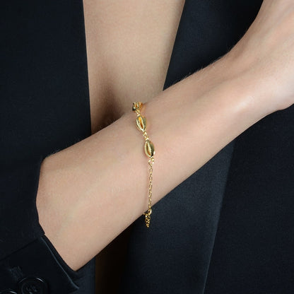 Pulseira dourada Bracelet Coquillage Simplicité em detalhe