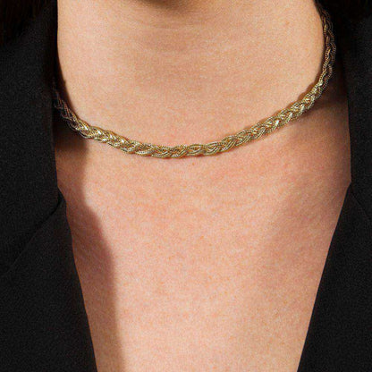Colar choker dourado Tressé Simplicité em detalhe