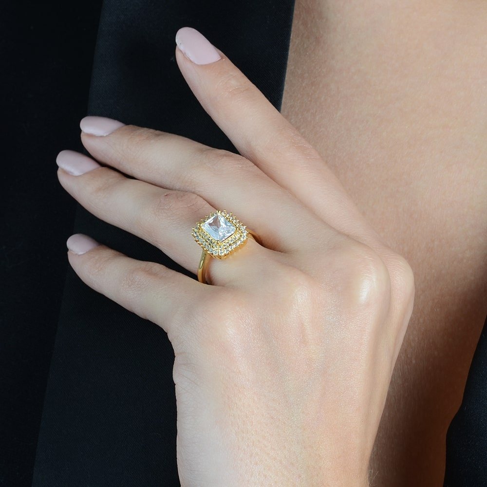 Anel dourado solitário Solitaire Éternel Simplicité em detalhe