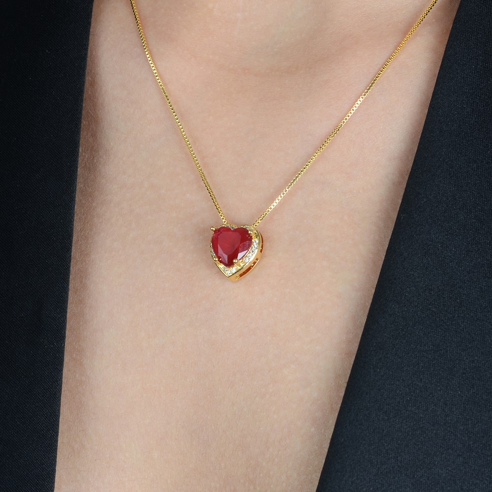 Colar dourado Cœur Rubis Simplicité em detalhe
