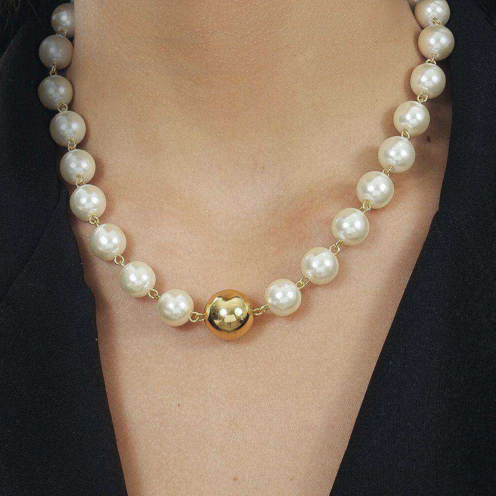Colar dourado Perle et Sphère Simplicité em detalhe